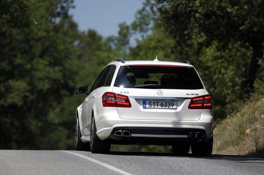  Mercedes-Benz E63 AMG Wagon 2012 года  (фото 18 из 43)